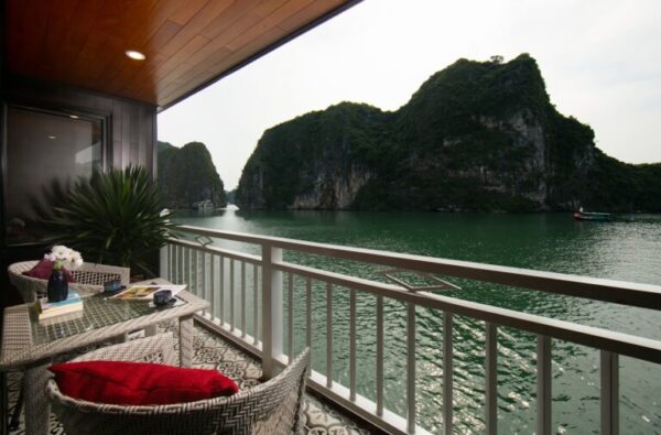 Hermes Cruise Halong bay