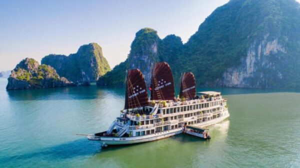 Victory star cruise Halong bay