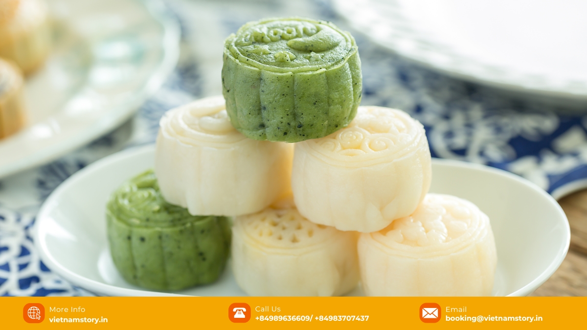 Mid-Autumn Festival mooncakes come in various types, including baked (Bánh Nướng) and snow skin (Bánh Dẻo). Mid-Autumn Festival mooncakes come in various types, including baked (Bánh Nướng) and snow skin (Bánh Dẻo).