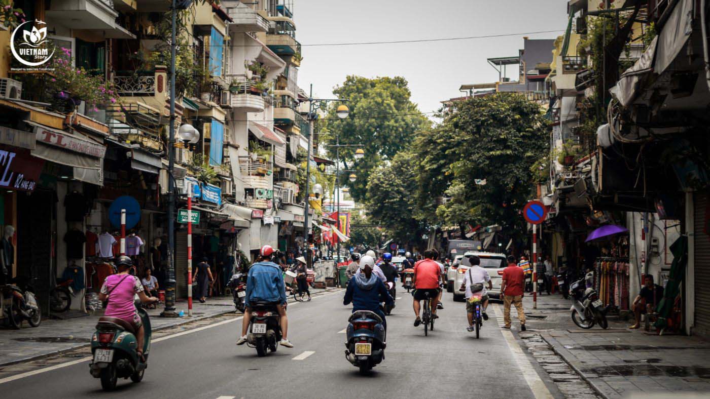 Exploring the bustling Hanoi Old Quarter Exploring the bustling Hanoi Old Quarter
