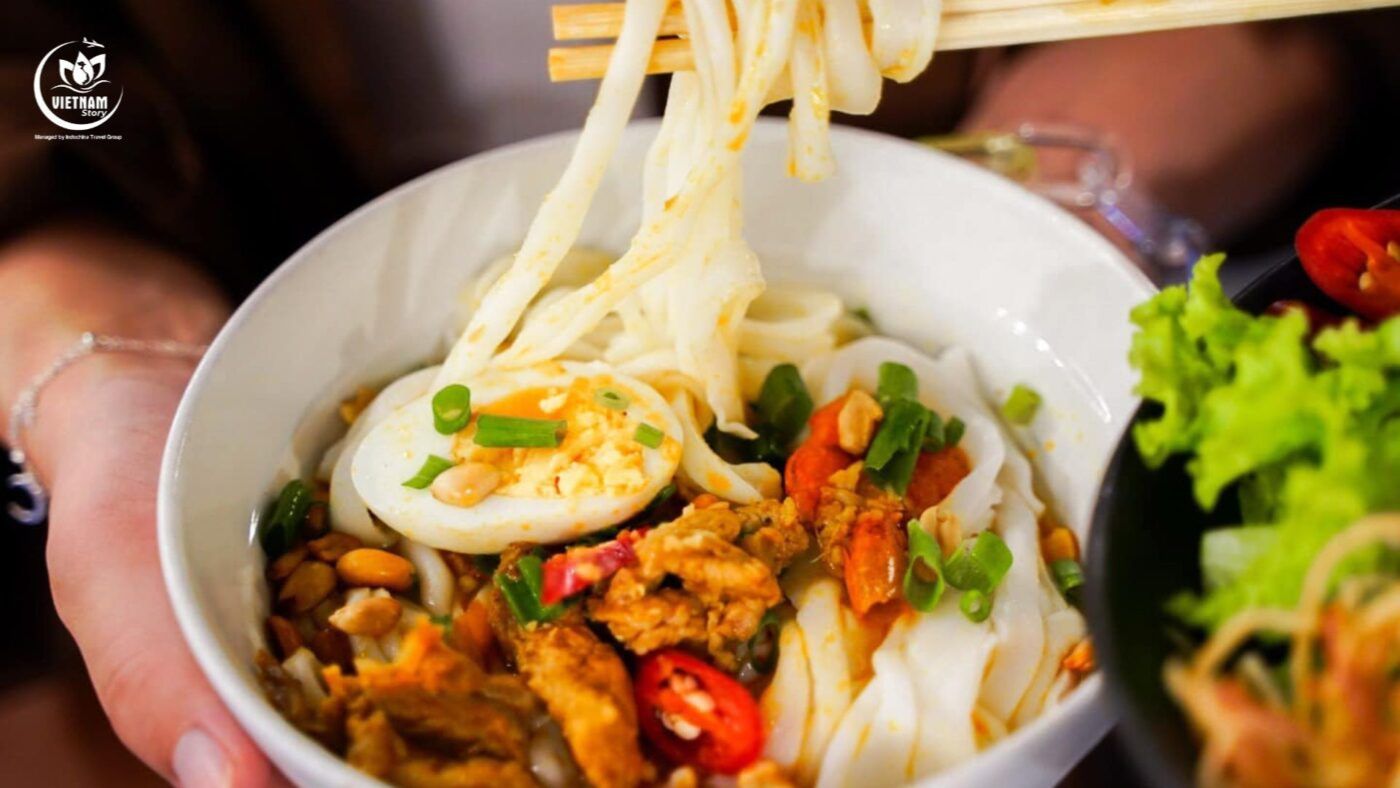 Quang noodles is a specialty dish when traveling to Da Nang