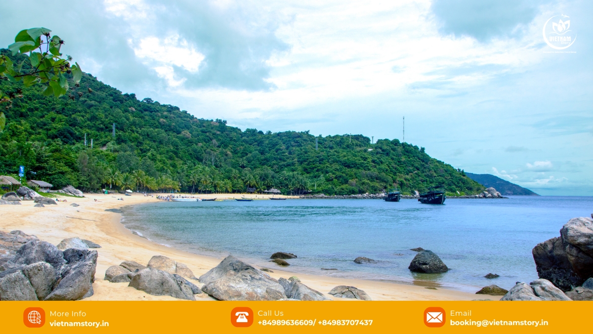 Discover the Most Beautiful Islands in Vietnam: An Indian Tourist's Guide 3 Clear turquoise water perfect for snorkeling at Cham Islands (Cu Lao Cham), Vietnam