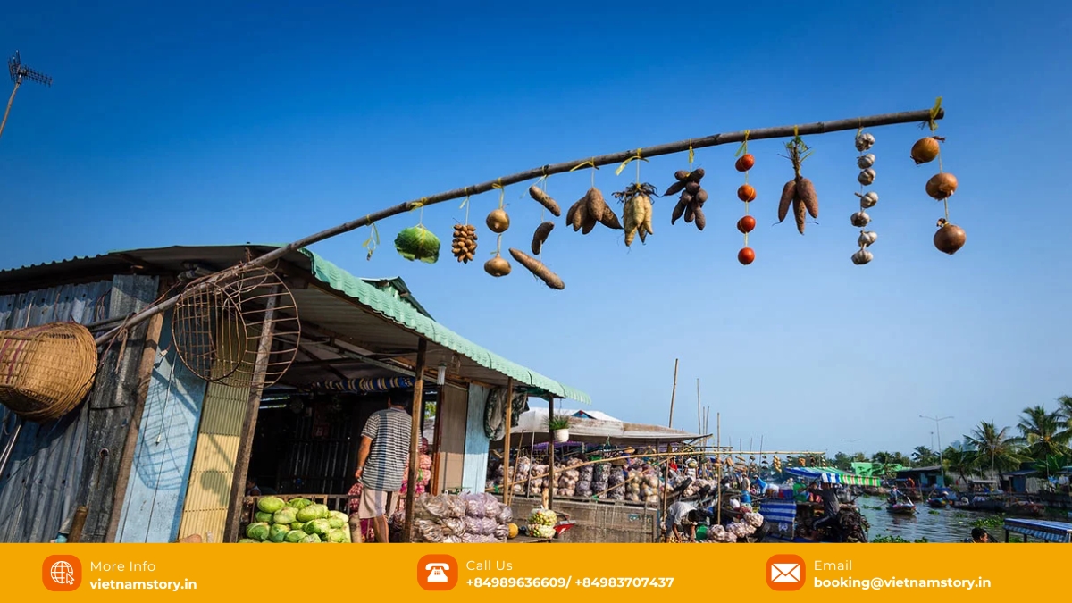Discover the Vibrant Floating Markets in Vietnam: An Unforgettable Mekong Delta Experience 7 Nga Nam floating market in Soc Trang province, located at a five-river confluence, is known for its busy atmosphere and wide variety of goods.