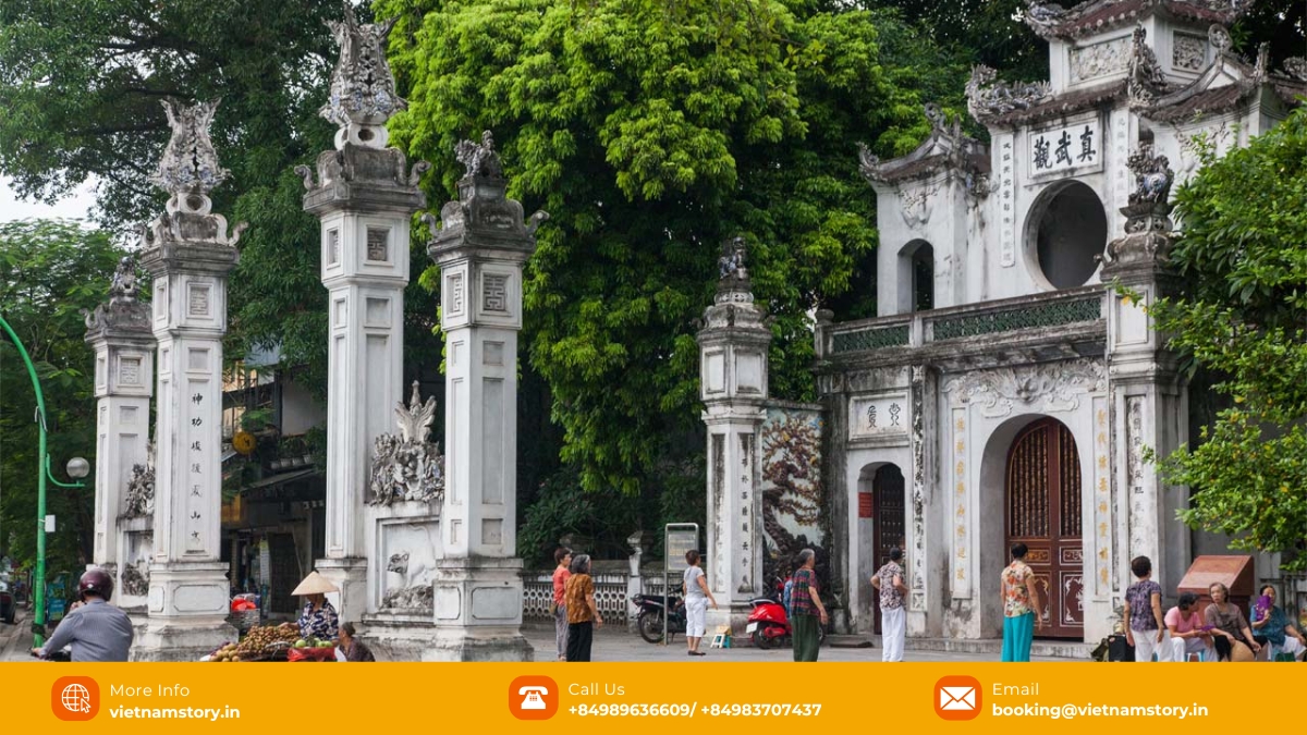 Quan Thanh Temple: Hanoi's Ancient Sentinel 2 The architectural style of Quan Thanh Temple with its traditional curved roof and intricate details
