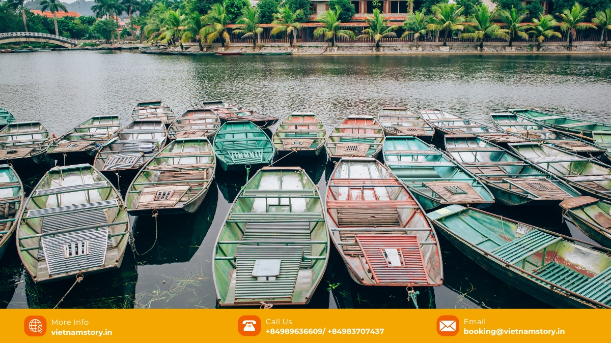 Lush green rice paddies and pleasant weather make Spring ideal for exploring Ninh Binh Lush green rice paddies and pleasant weather make Spring ideal for exploring Ninh Binh